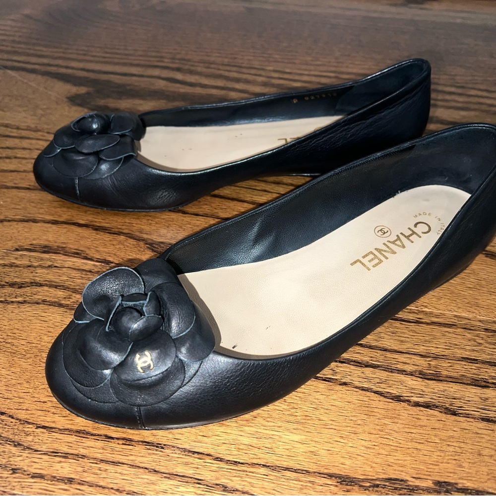CHANEL Camellia Black Leather Flower Flats/ 39